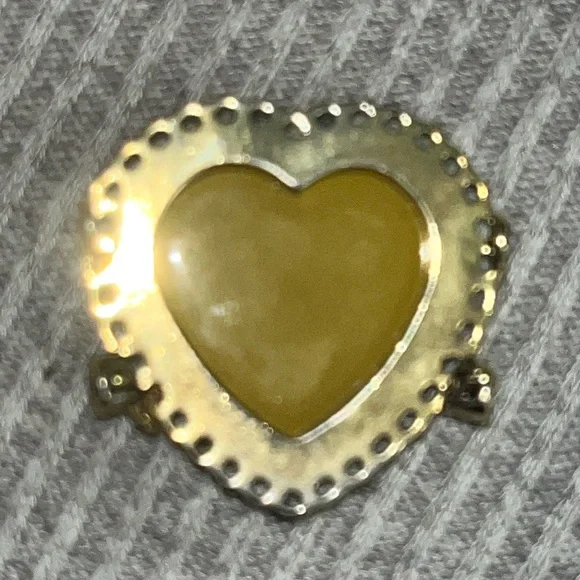 Vintage Betsey Johnson gold tone leopard heart shaped pendant/charm - Picture 5 of 6